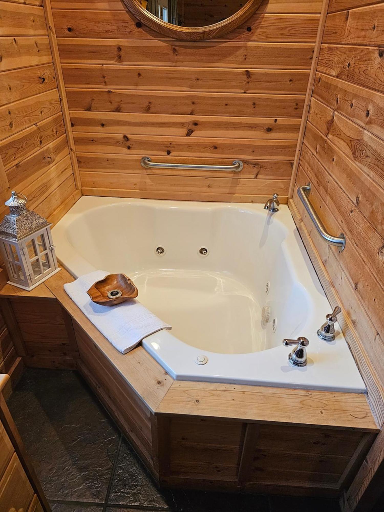5 Min To Beaver Lake-King Bed-Fire Pit-Jetted Tub #4 Eureka Springs Extérieur photo